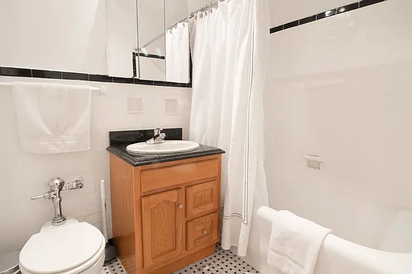 Rented by WAM Partners - William Moses Co. | media 36