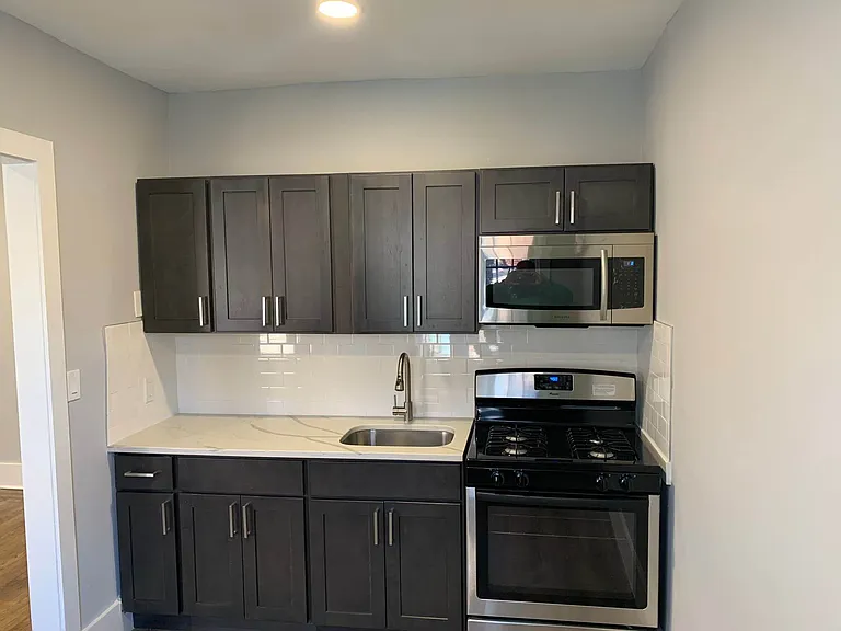 144-8 W Allens Ln #B16 — Photo 4