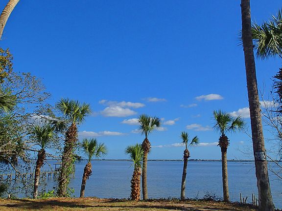 2nd image of 3837 N Indian River Dr