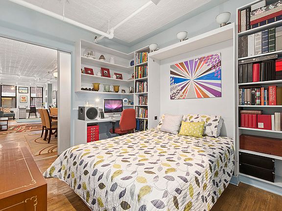 4th image of 131 W 28th St APT 4D