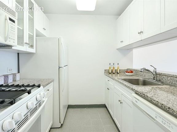 2nd image of 212 Warren St APT 1E