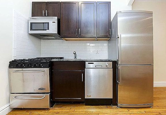 5th image of 409 E 81st St APT 3D