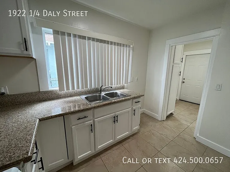 1922 1/4 Daly St — Photo 7