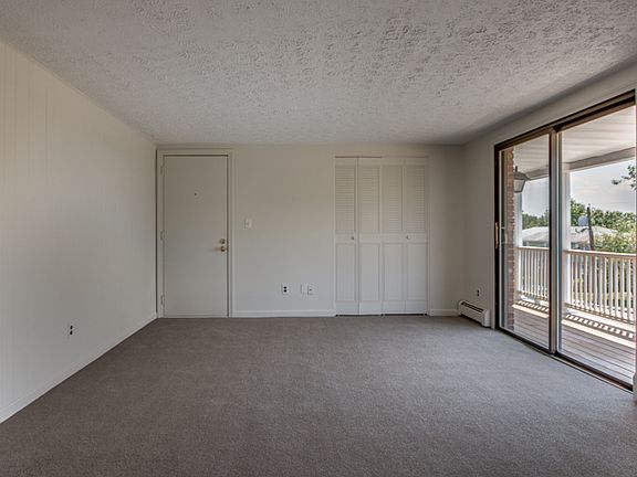 5th image of 12 Zabriskie Dr APT D