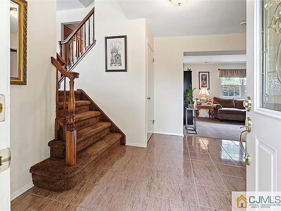 5th image of 49 Fanwood Dr