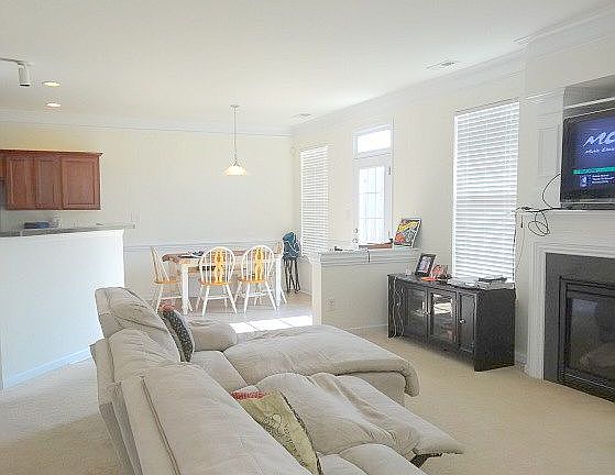 4th image of 121 Rosemont Ln
