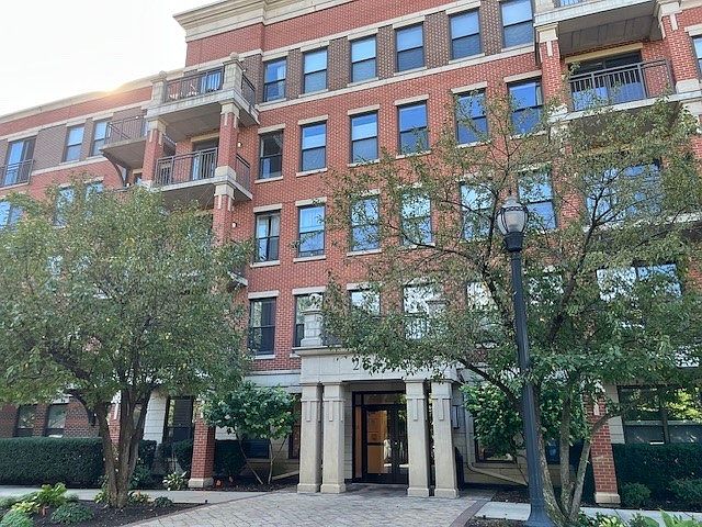 1st image of 2335 W Belle Plaine Ave APT 506