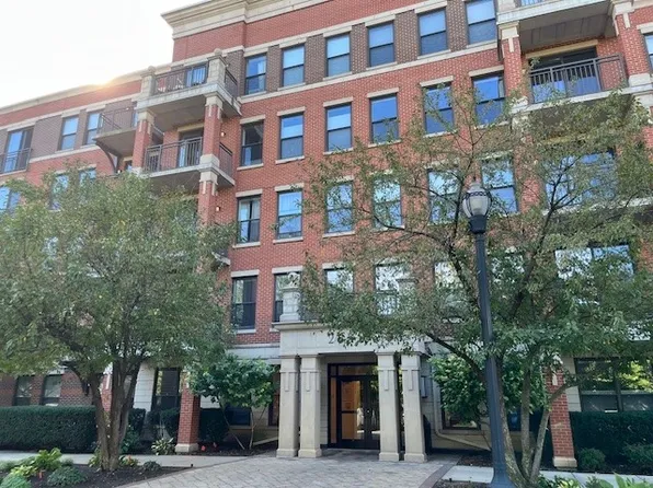 2335 W Belle Plaine Ave APT 506, Chicago, IL 60618