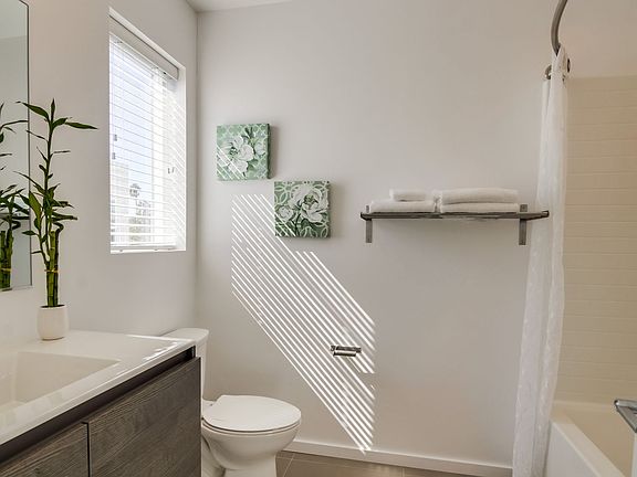5th image of 2902-2912 Jarvis St #2912-2