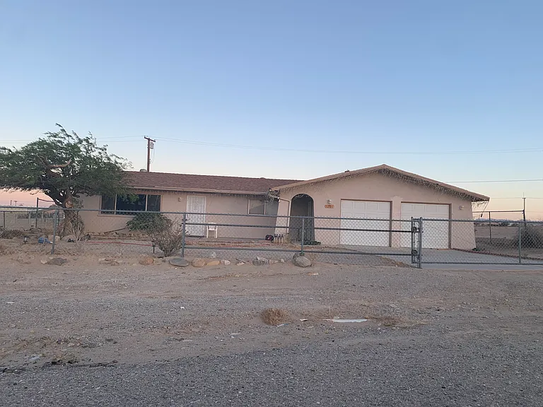1361 Tyler Ave — Photo 2