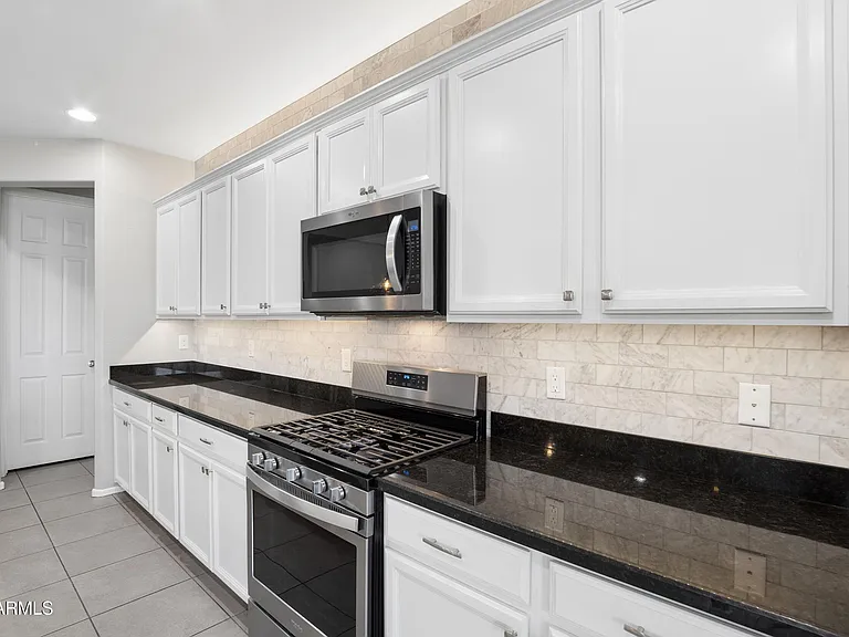 17766 W Granite View Dr — Photo 6