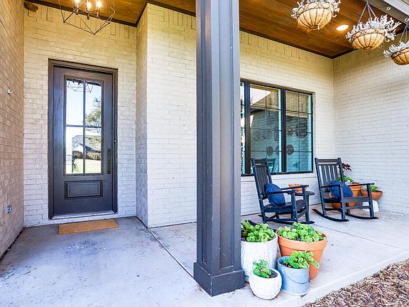 3rd image of 1053 Kitty Ln