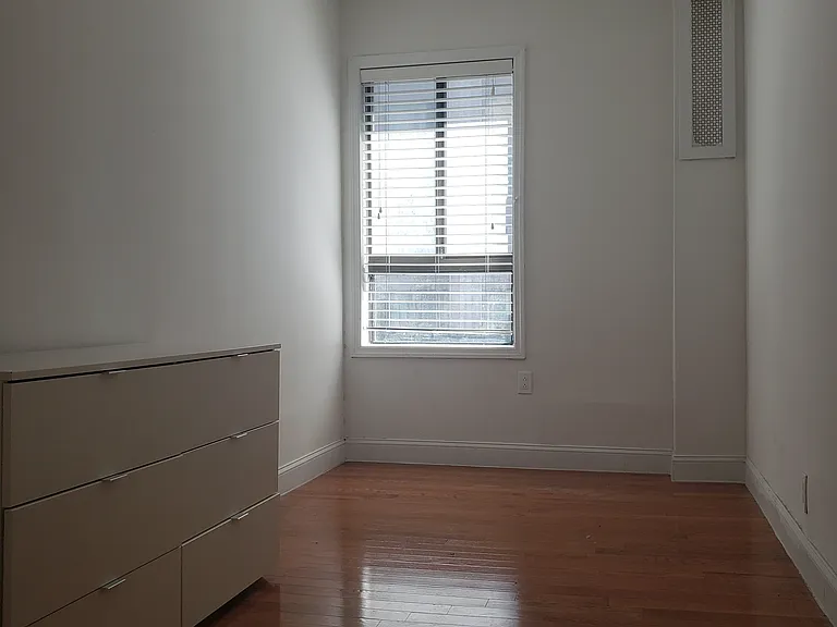 300 W 49th St #203 — Photo 3