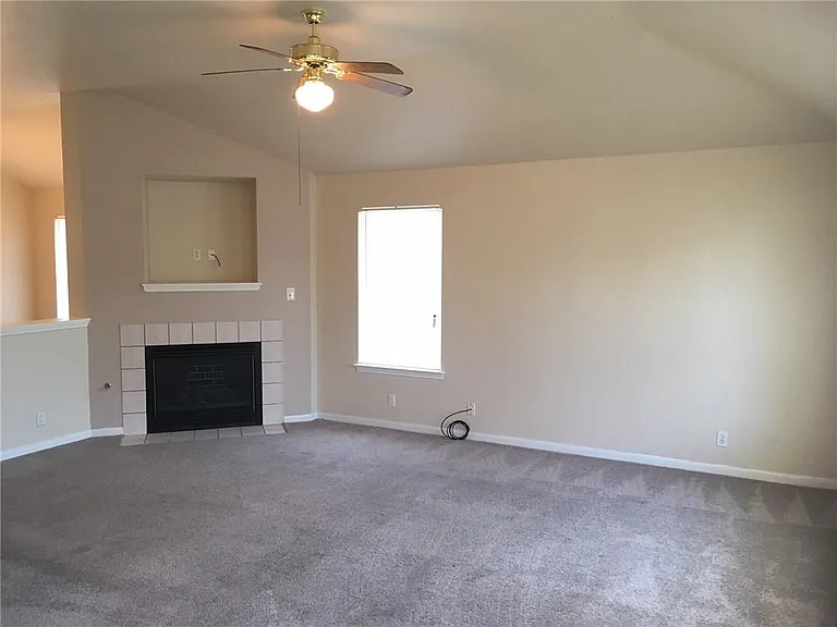 380 Zebra Dr — Photo 2