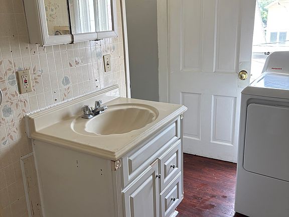 5th image of 825 1/2 Caldwell St
