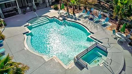 Water's Edge Apartments — Photo 23