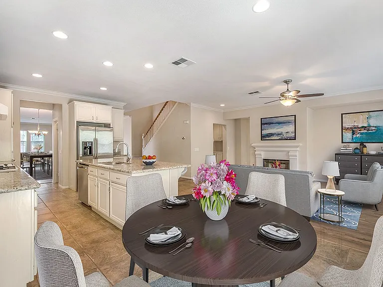 33871 Calafia St — Photo 5