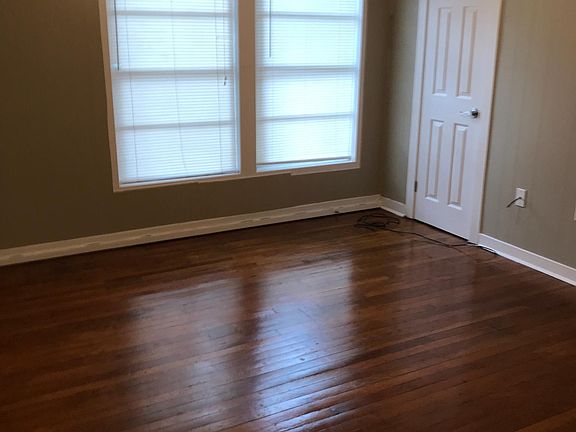 4th image of 2912 Oak St