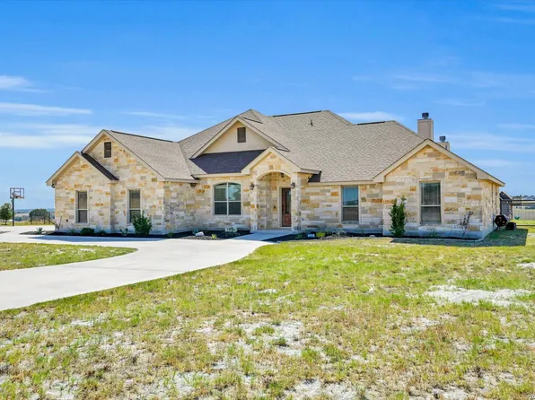 196 TRIPLE BEND DR, La Vernia, TX 78121