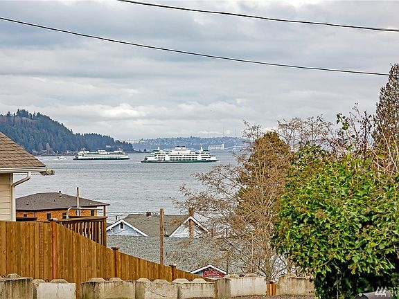 The Manchester community has a library, post office, restaurant, and some local businesses.  There is also a boat launch...all within a short walk from the home.