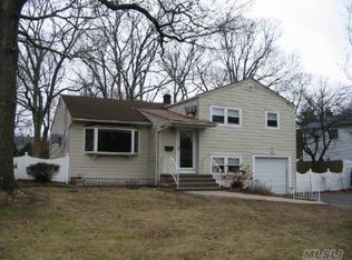 14 Duffin Ave, West Islip, NY 11795