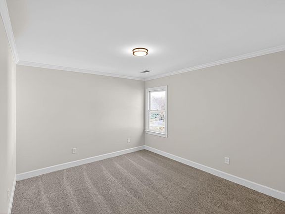 2nd image of 4 Dunrobin Ln