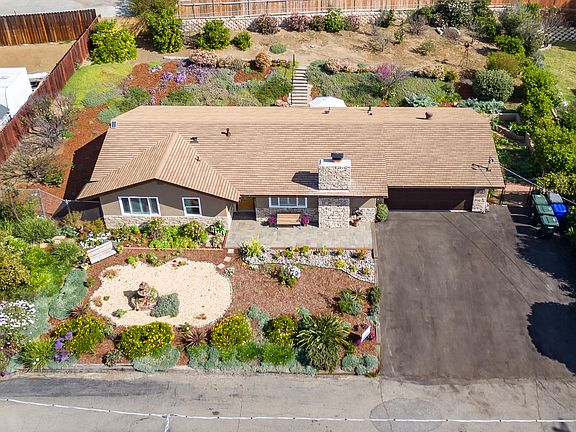 3rd image of 245 Poinsettia Ave