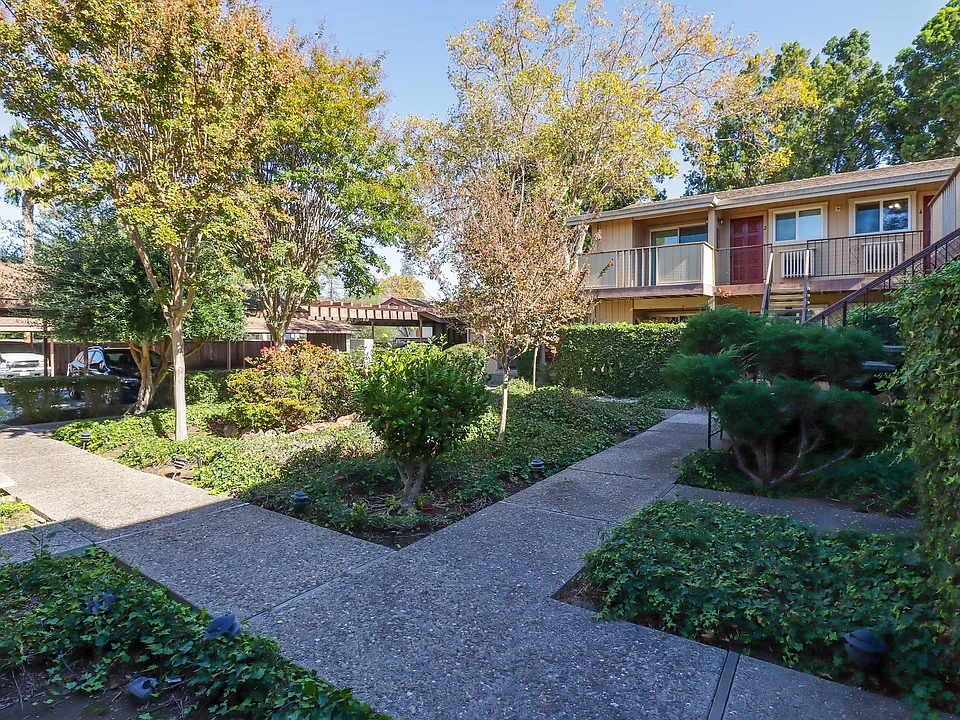 245 W California Ave