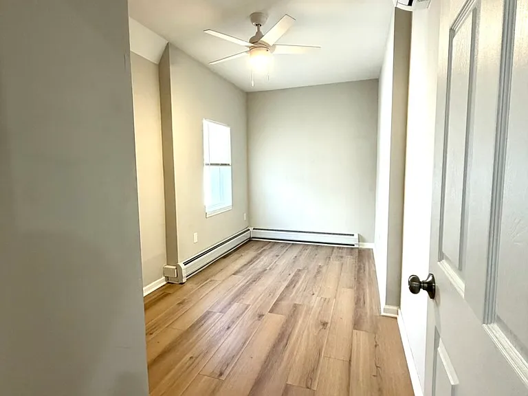 224 Cortlandt St #1 — Photo 6