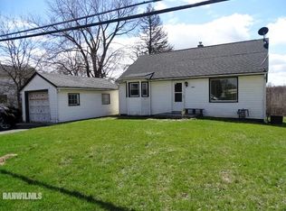 1363 Il Route 75 E, Freeport, IL 61032