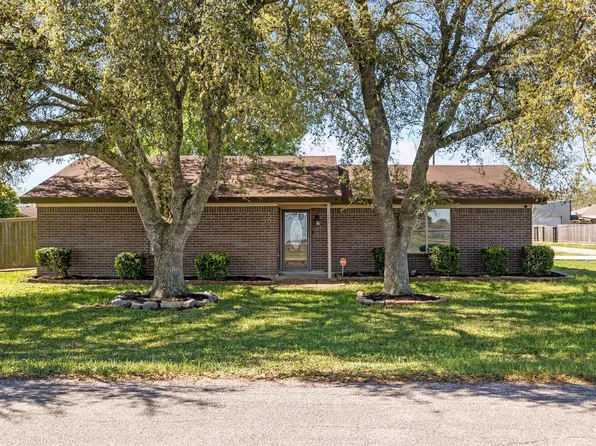 1706 Avenue A, Danbury, TX 77534