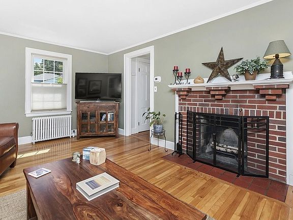 5th image of 34 Cedarwood Ave