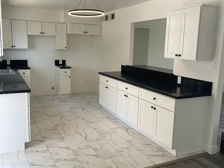 1322 Catalpa Way — Photo 5