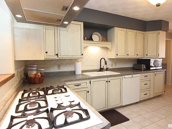 2nd image of 3303 W Capitol Dr