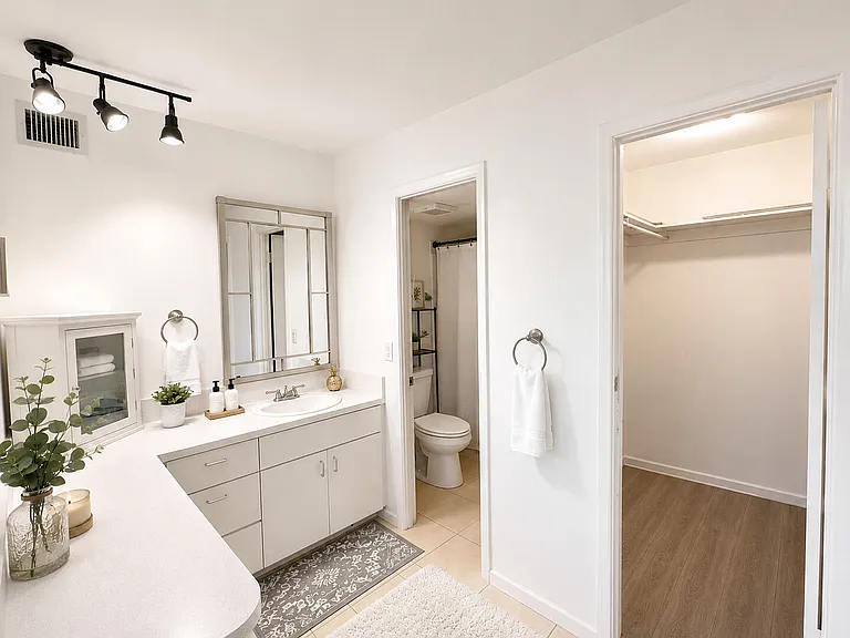 401 Golden Isles Dr #402 — Photo 6