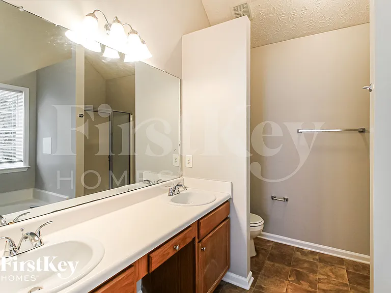 8012 Mustang Ln — Photo 17