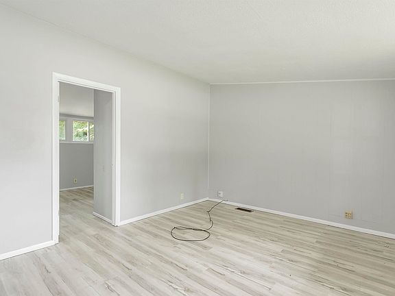 4th image of 1308 Browne Ln