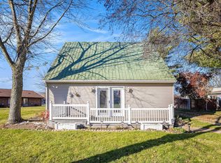 1752 Northwood Dr, Nappanee, IN 46550