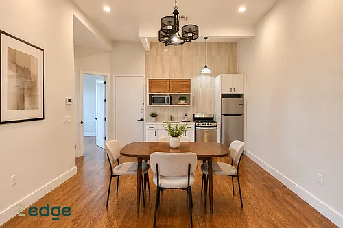 565 Evergreen Ave Photo 1