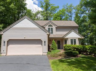 223 Woodloch Dr, Hawley, PA 18428