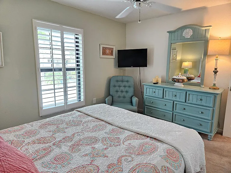 340 Three Lakes Ln #F — Photo 39