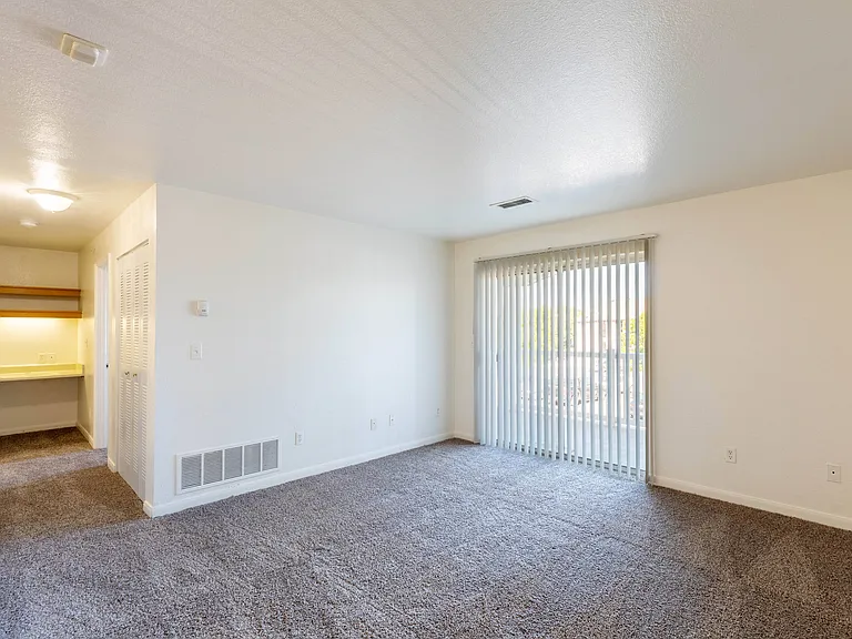 Sterling Park Apartments — Photo 25