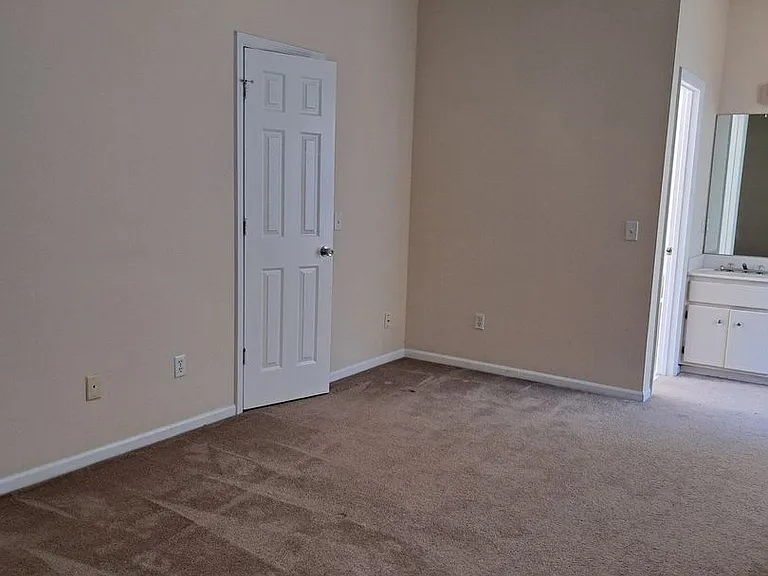 7727 Betty Louise Dr — Photo 24
