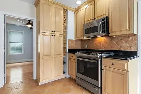 541 Washington Ave #2 — Photo 11