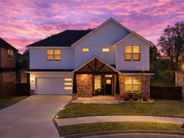 304 SW Gunison Cv, Bentonville, AR 72712