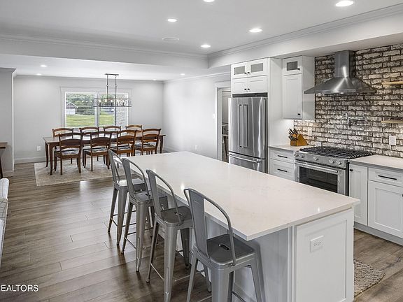 4th image of 2223 Andrea Ln