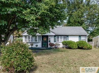 86 Theresa St, Ewing, NJ 08618