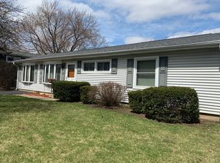 37232 N Grandwood Dr, Gurnee, IL 60031