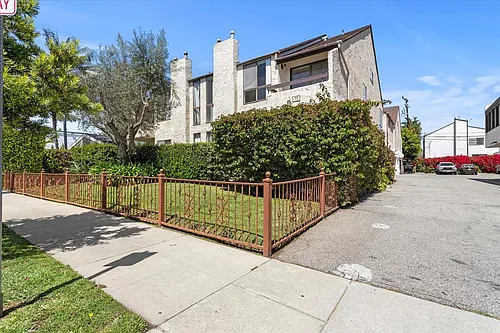 2655 30th St #201 Photo 1
