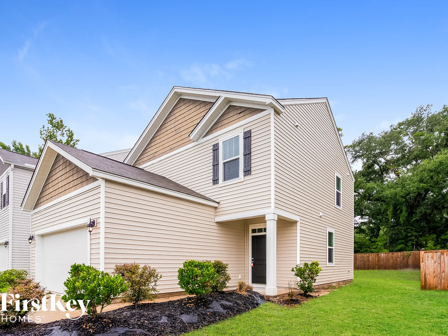 3 bed, 2.5 bath, 1704 sqft, $2,600 — Photo 2